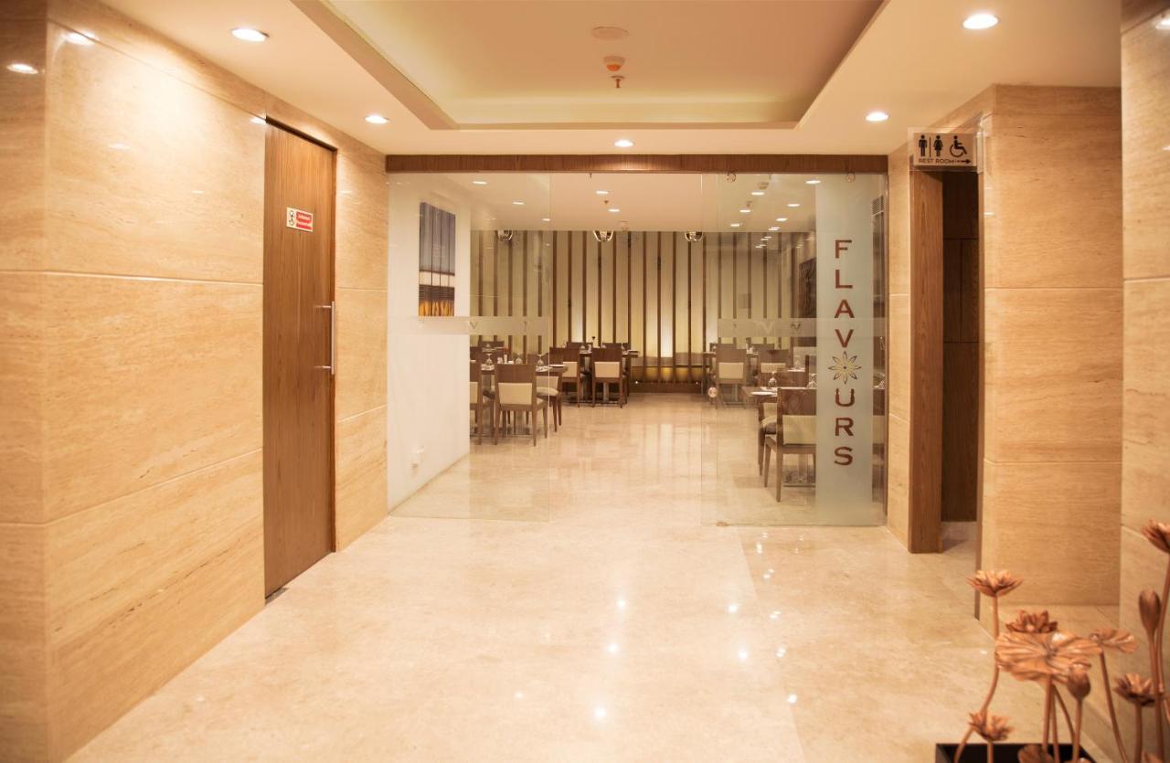 V 7 Hotel Chennai Exteriör bild