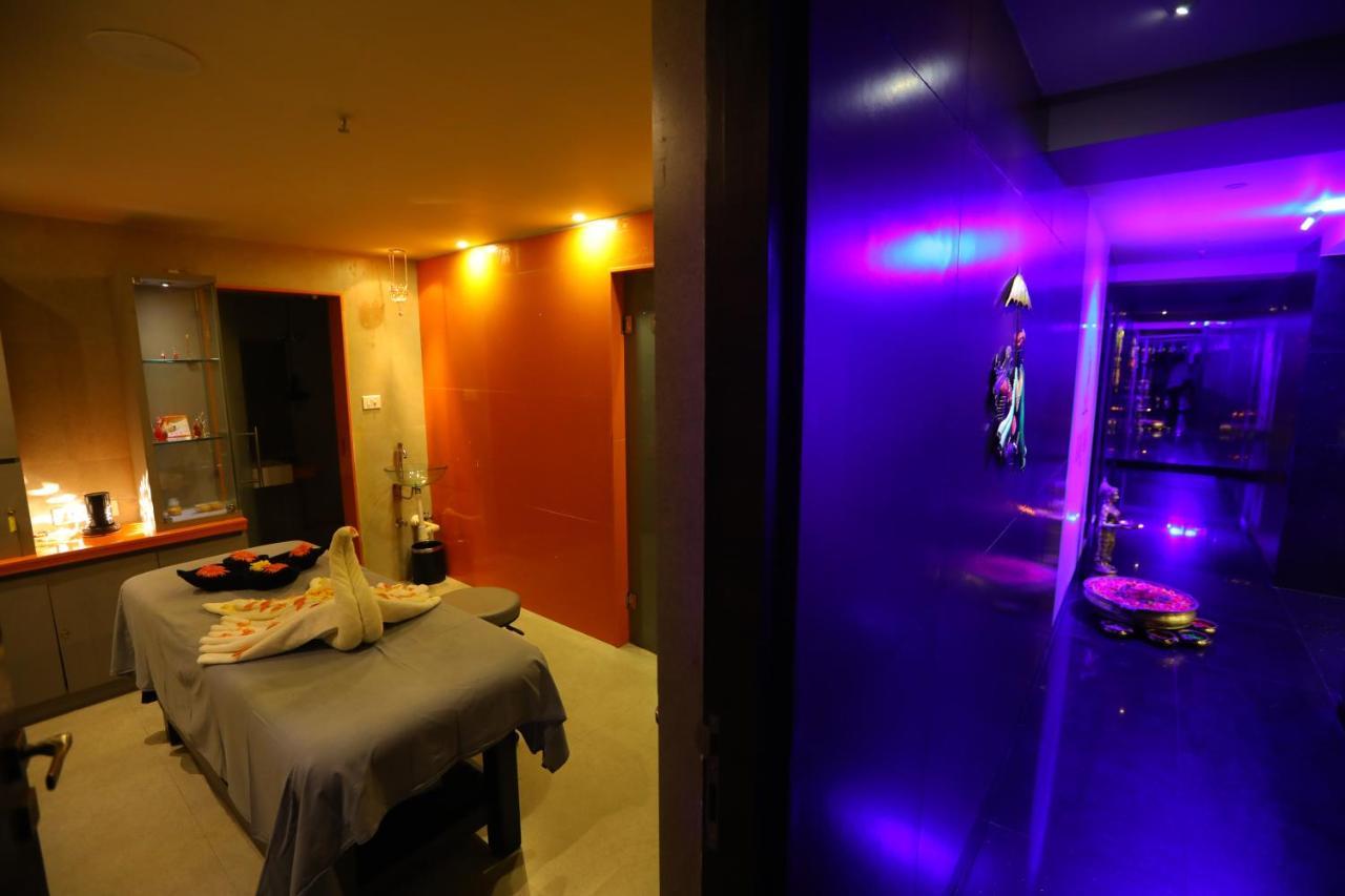 V 7 Hotel Chennai Exteriör bild