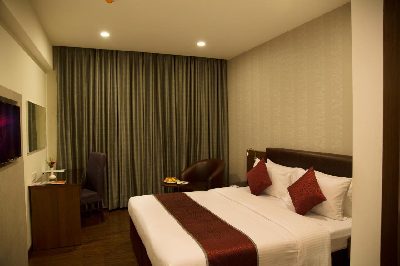 V 7 Hotel Chennai Exteriör bild