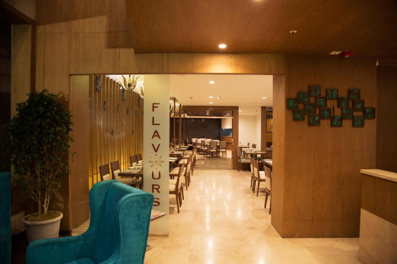 V 7 Hotel Chennai Exteriör bild