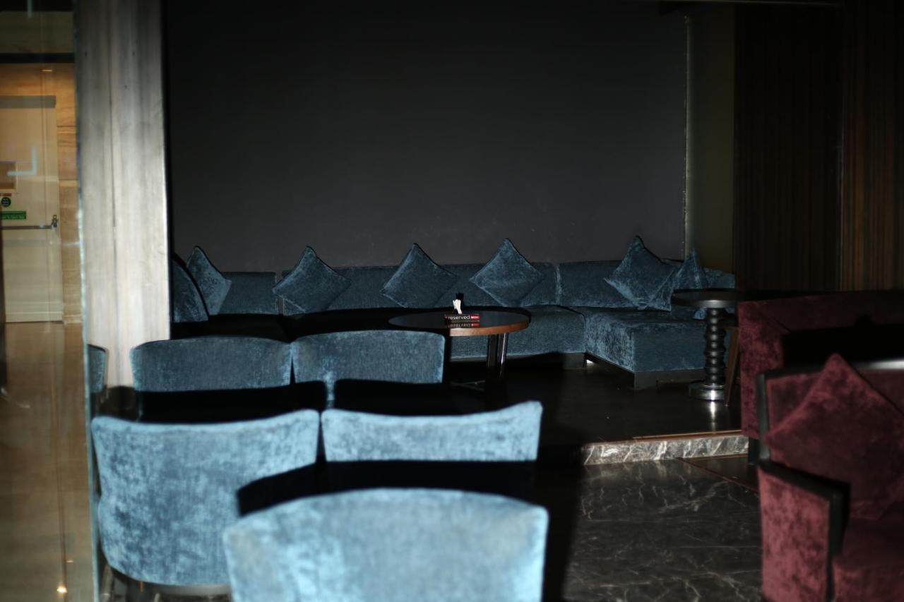 V 7 Hotel Chennai Exteriör bild