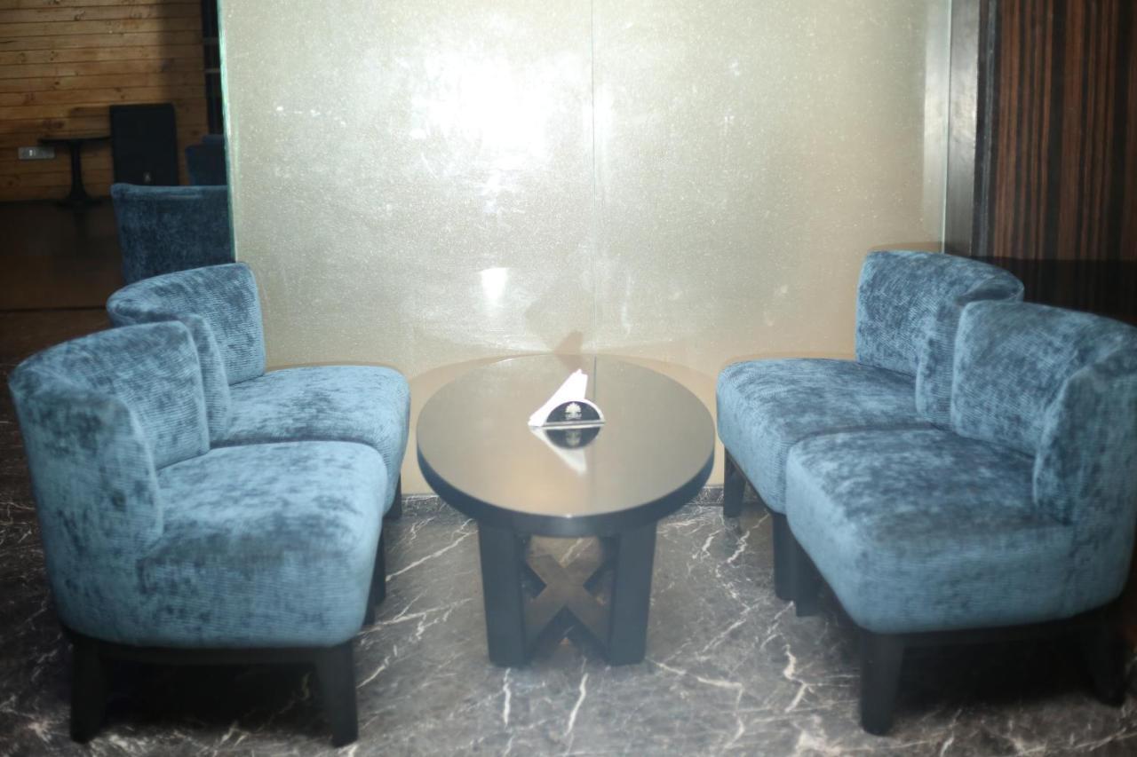 V 7 Hotel Chennai Exteriör bild