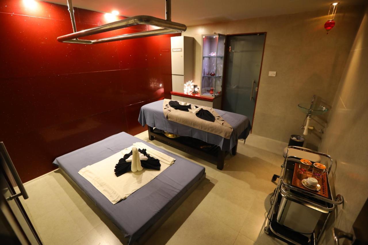 V 7 Hotel Chennai Exteriör bild